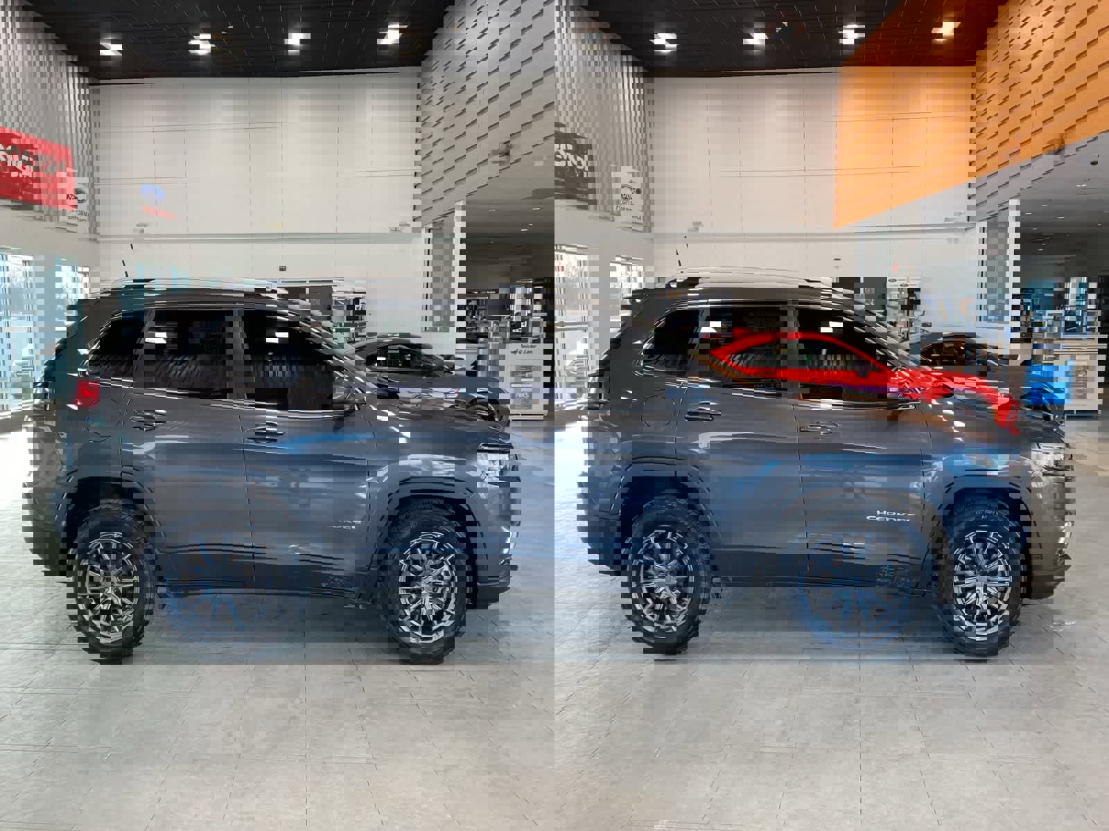 Used 2021 Jeep Cherokee Latitude Lux w/ Comfort/Convenience Group image 6