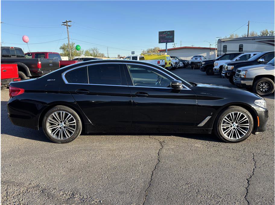 Used 2019 BMW 530e w/ Convenience Package RWD image 4