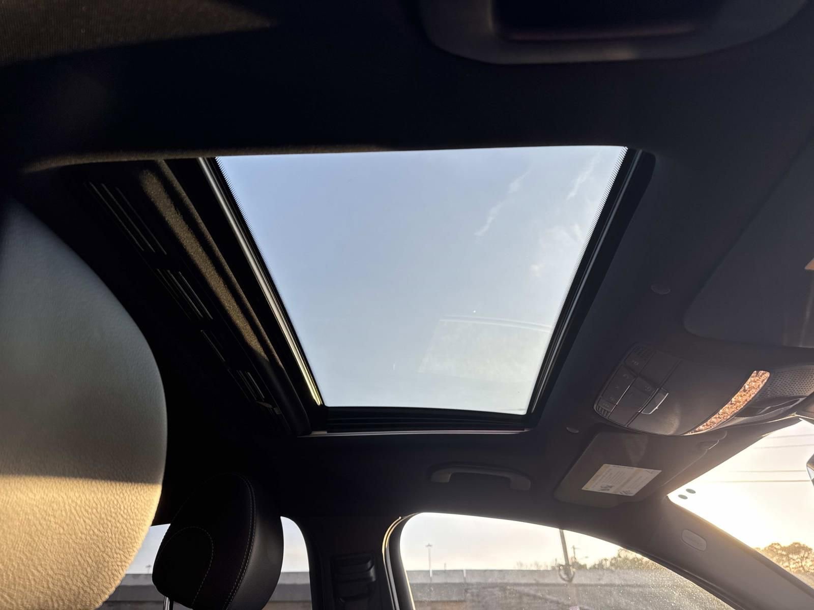 Used 2022 Mercedes-Benz GLC 300 4MATIC Coupe image 10