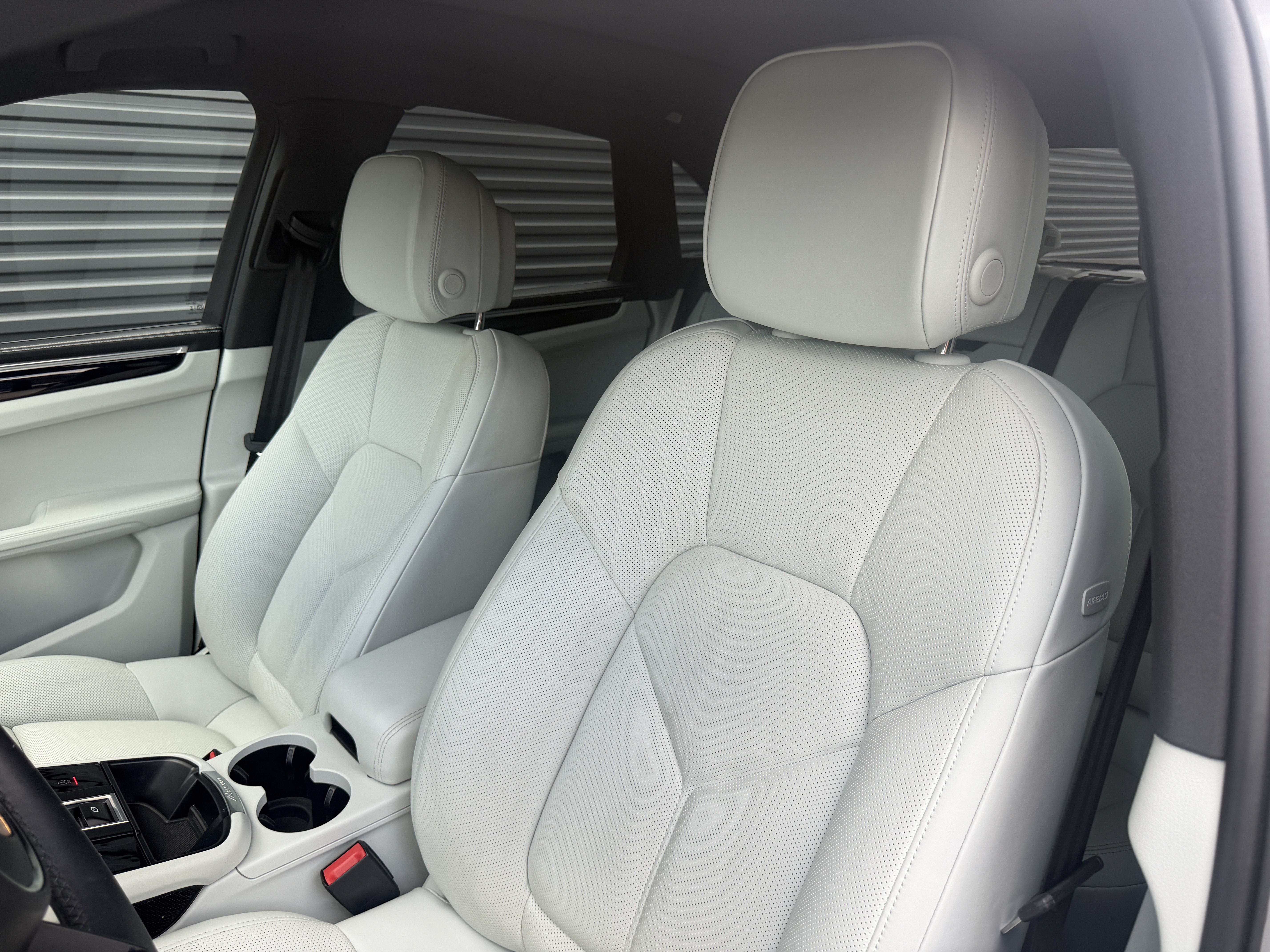 Certified 2024 Porsche Macan AWD/4WD image 5