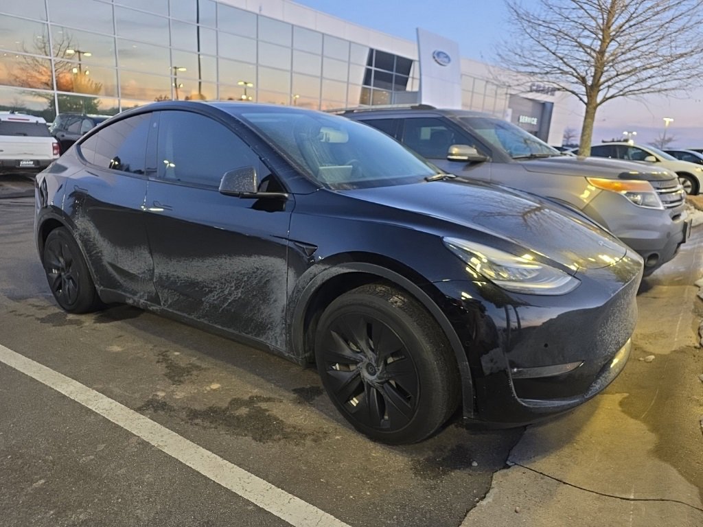 Used 2022 Tesla Model Y Long Range image 6