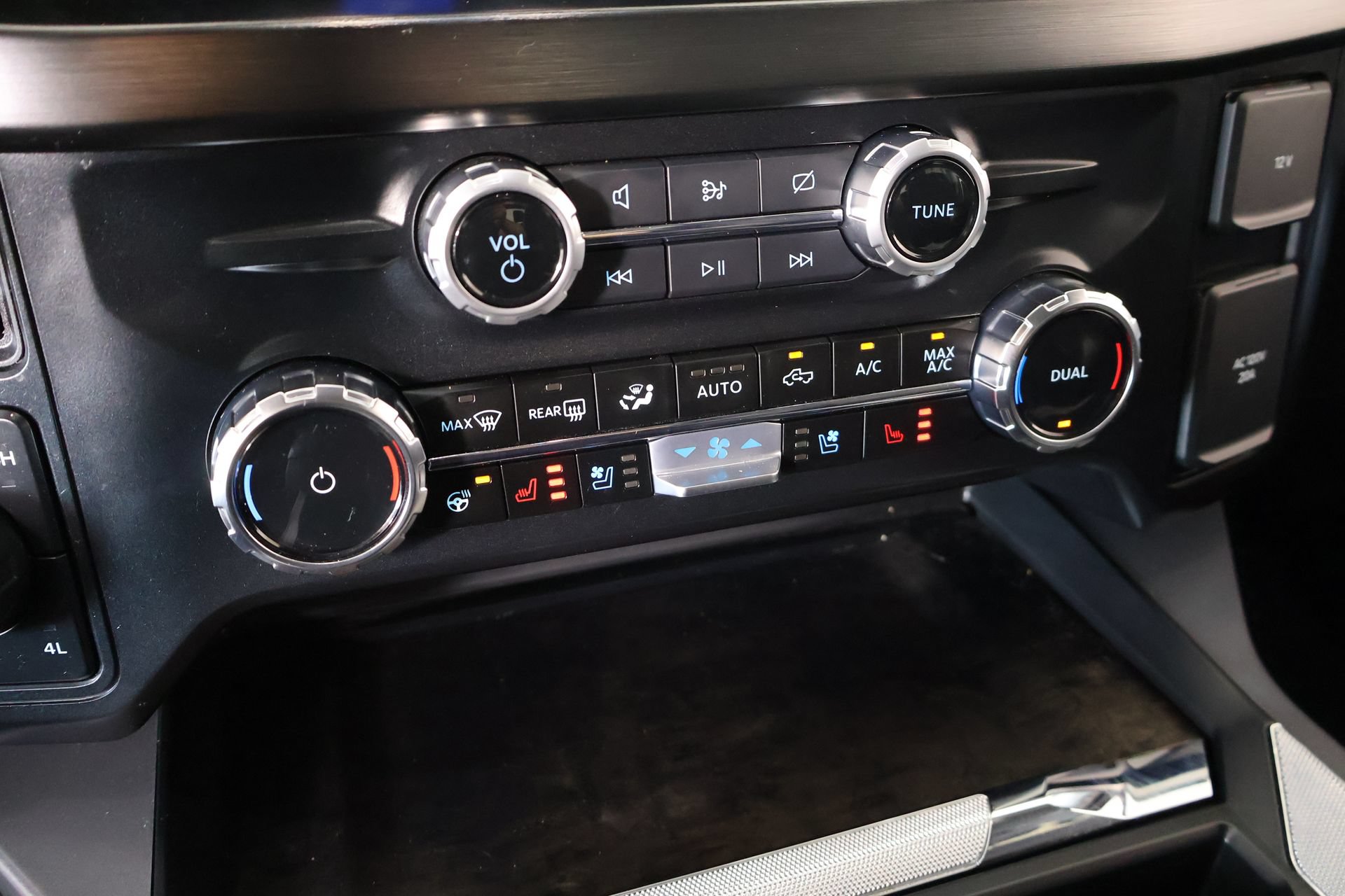 Used 2024 Ford F250 Lariat w/ Lariat Ultimate Package AWD/4WD image 8
