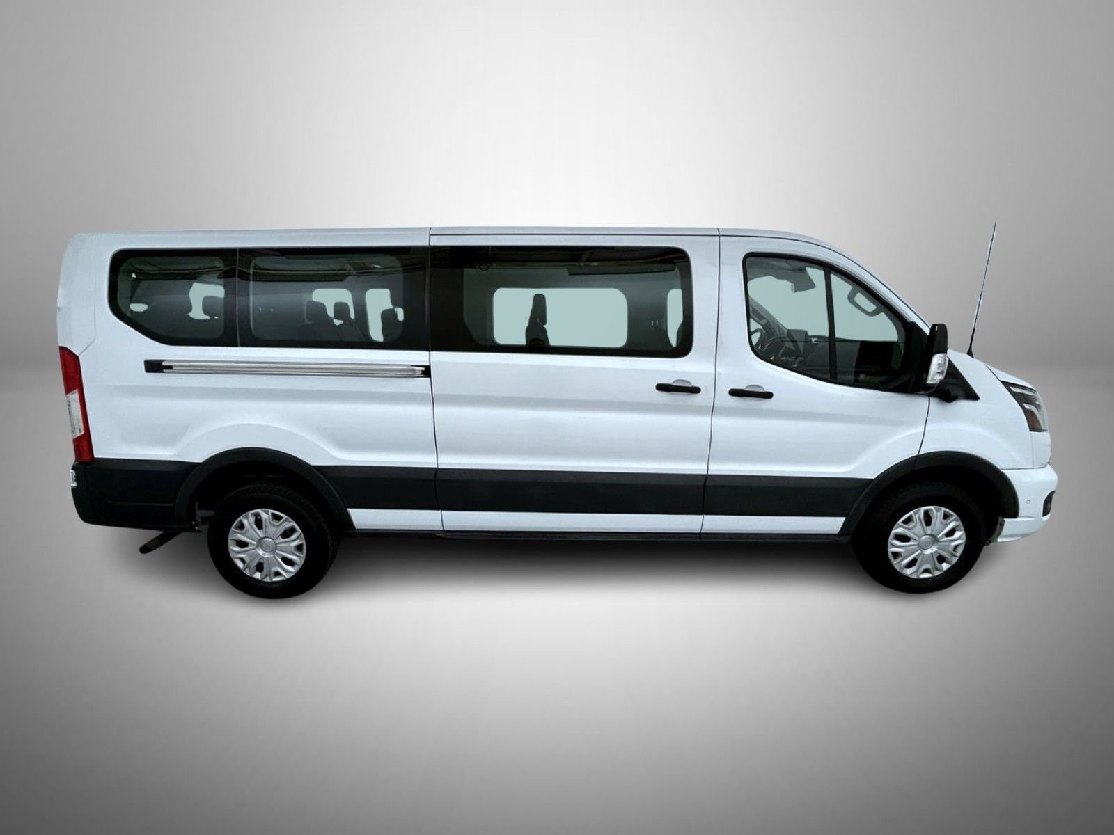 Used 2023 Ford Transit 350 XLT RWD image 4