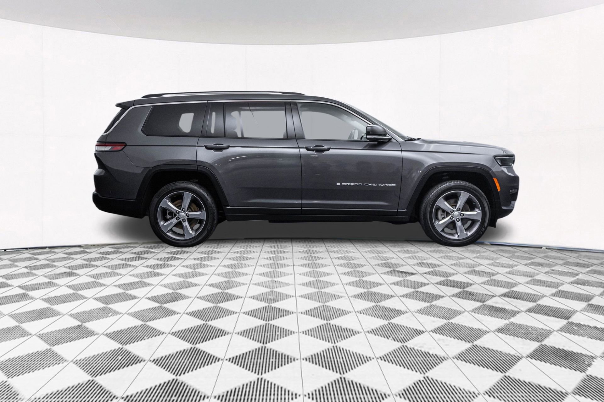 Used 2021 Jeep Grand Cherokee L Limited AWD/4WD image 13