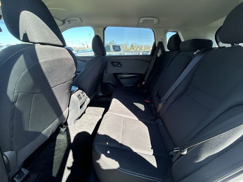 Used 2023 Nissan Rogue S image 27