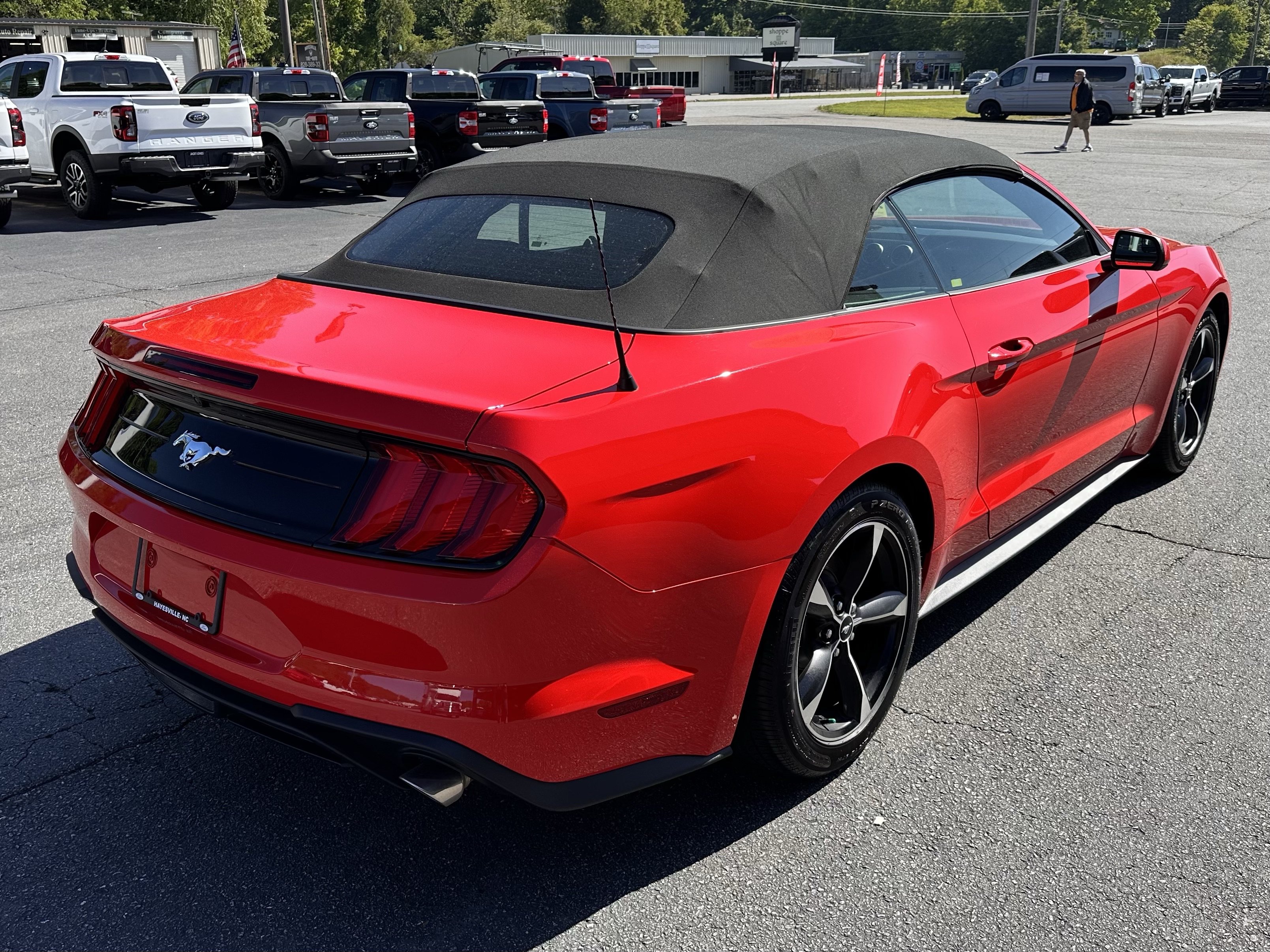 Used 2018 Ford Mustang Convertible RWD image 6