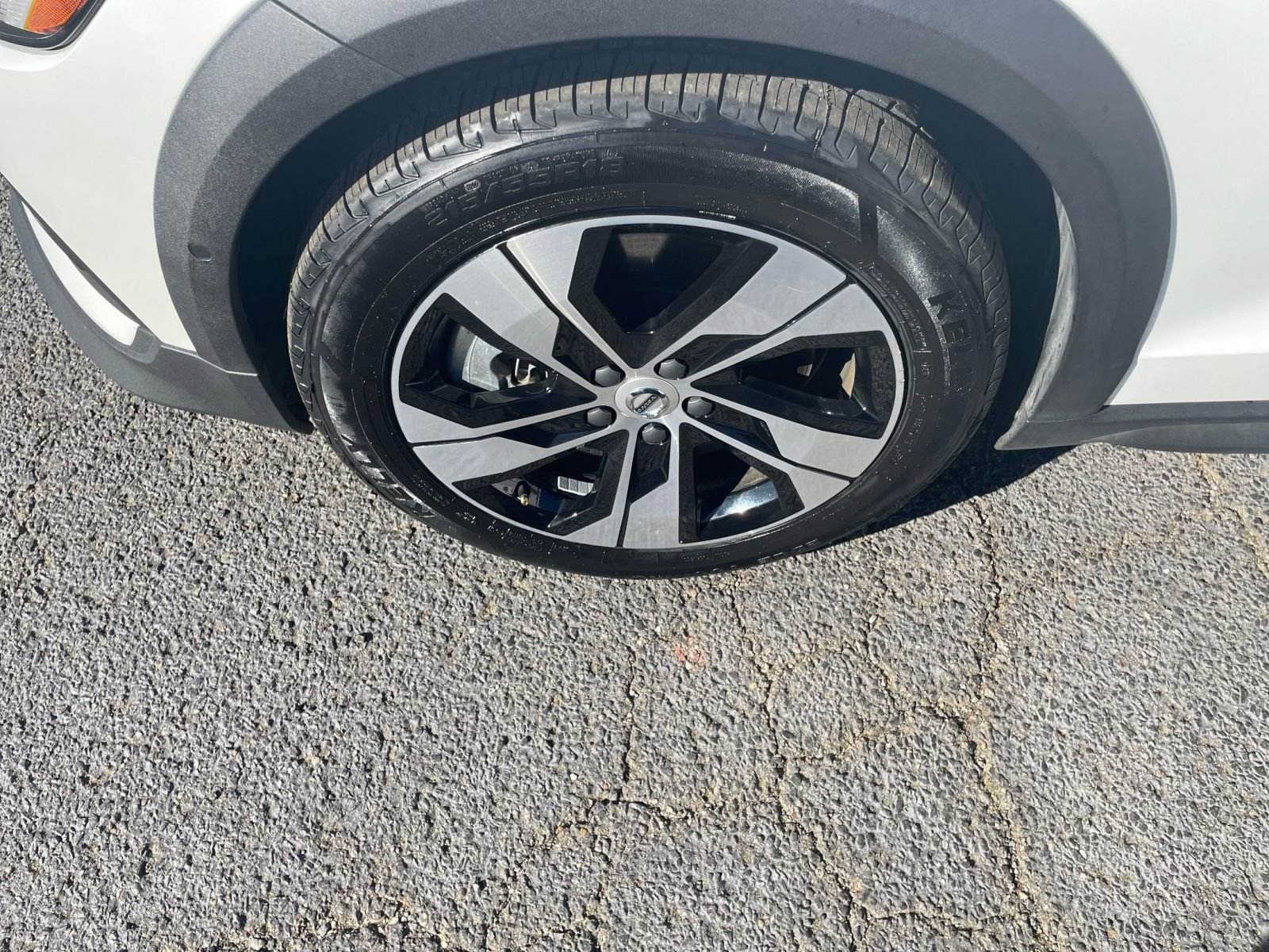 Used 2025 Volvo V60 B5 Cross Country Plus image 31