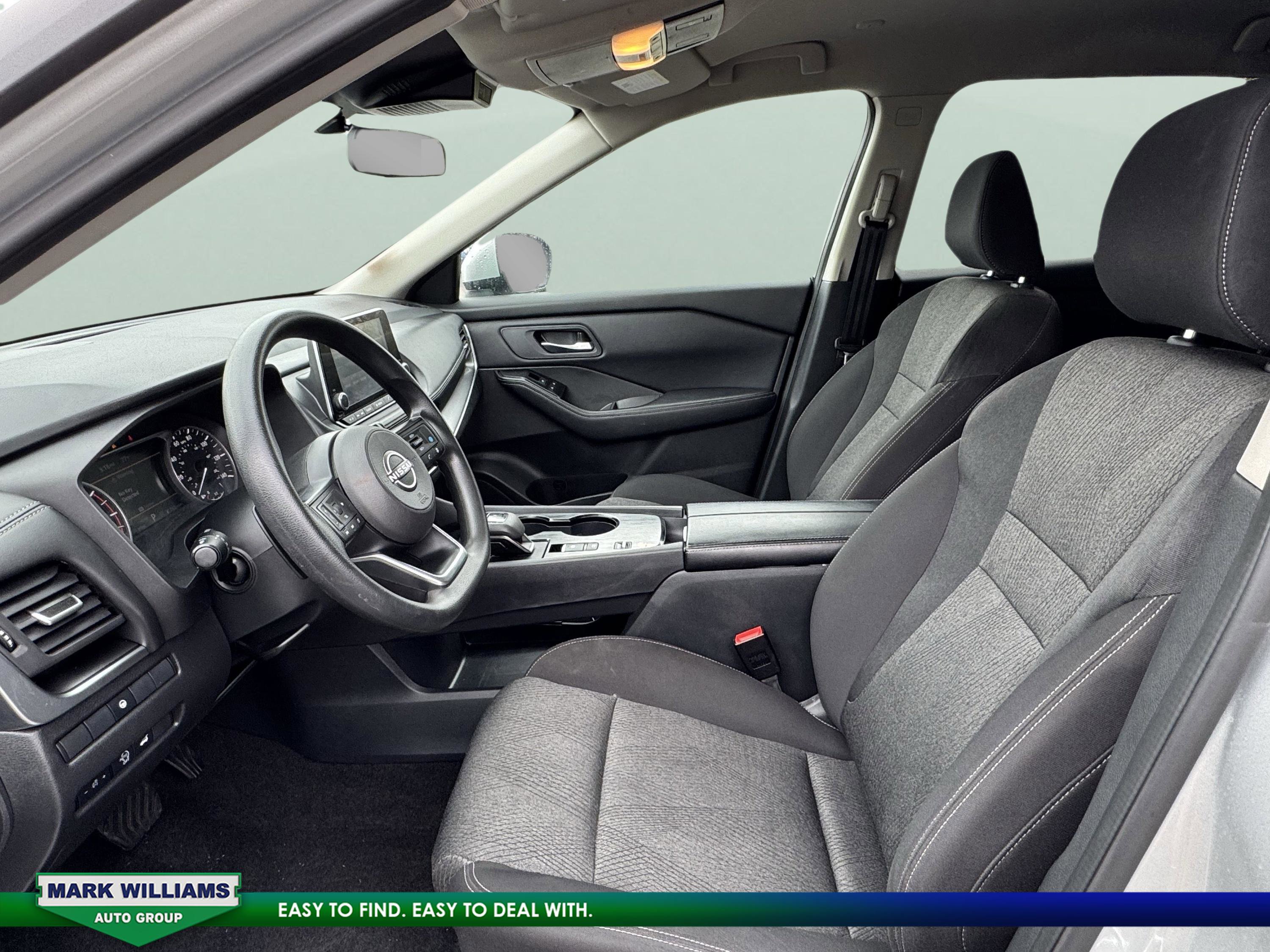 Used 2024 Nissan Rogue SV image 8