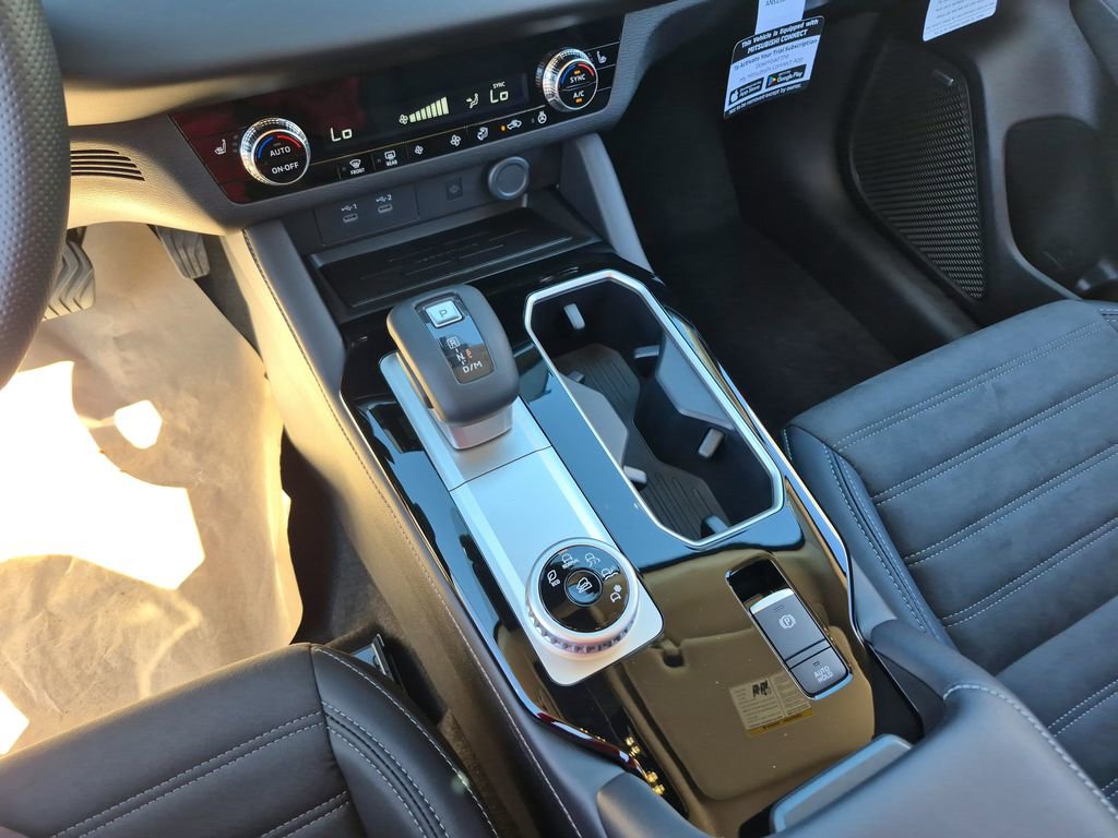 New 2026 Mitsubishi Outlander SE image 15