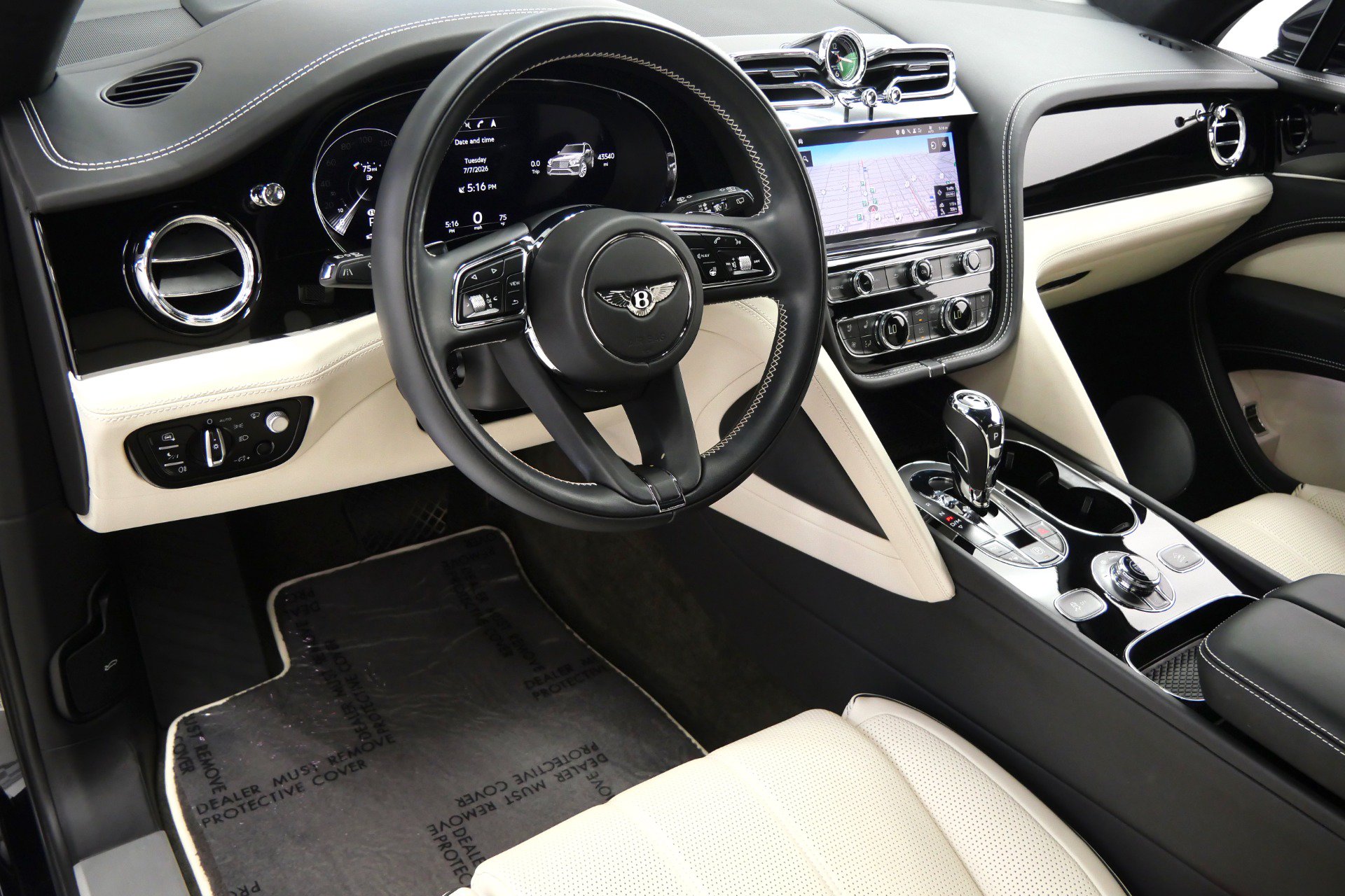 Used 2023 Bentley Bentayga AWD/4WD image 13