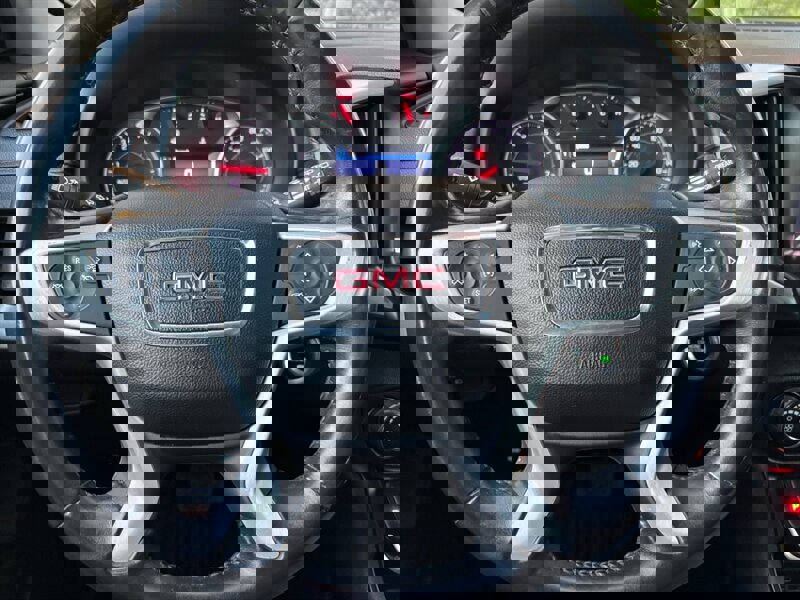 Used 2020 GMC Terrain SLE w/ Elevation Edition image 25