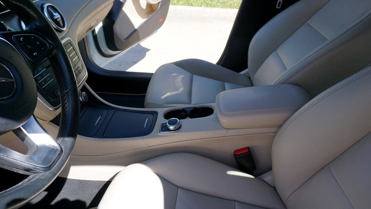 Used 2015 Mercedes-Benz CLA 250 image 19