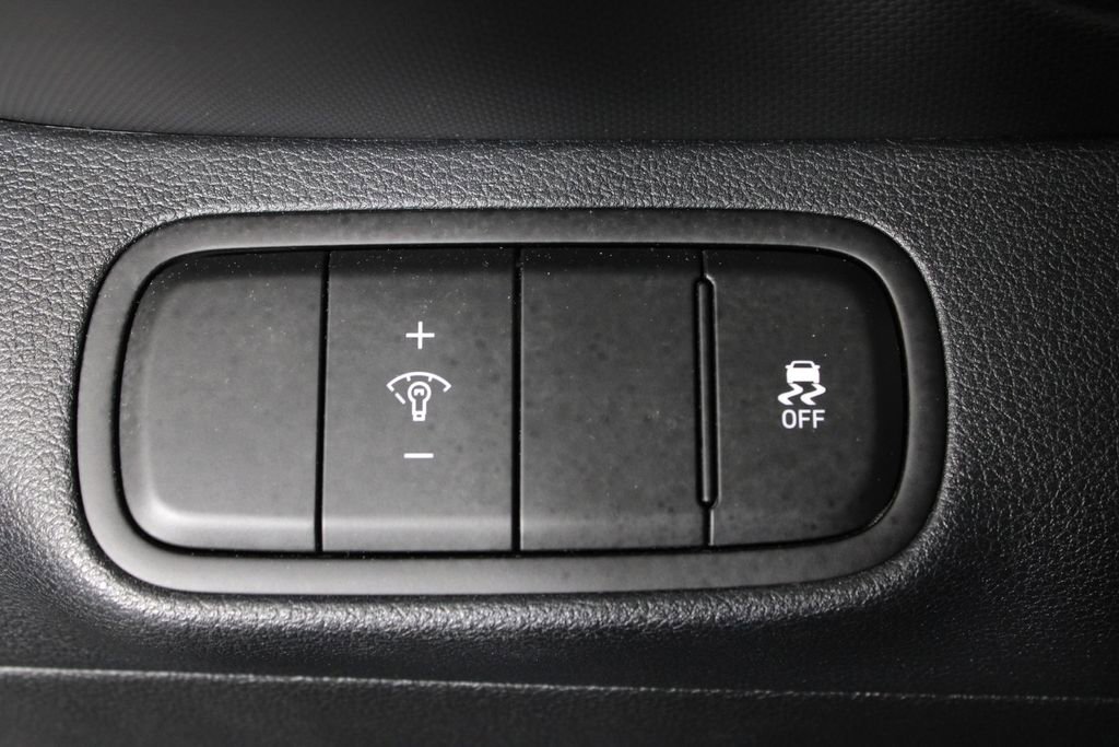 Certified 2024 Hyundai Venue SEL image 23