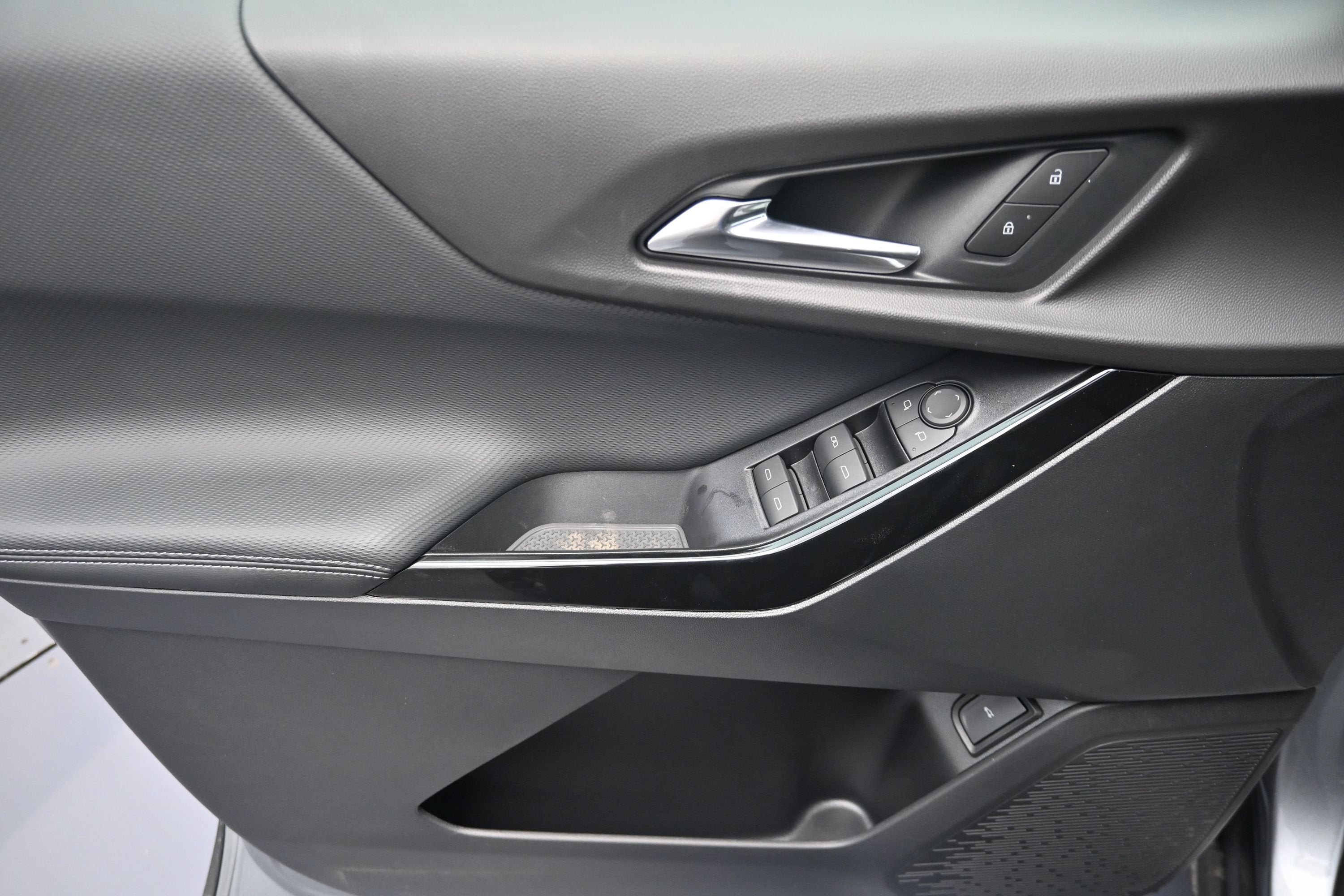 New 2027 Chevrolet Equinox LT w/ Convenience Package II FWD image 27