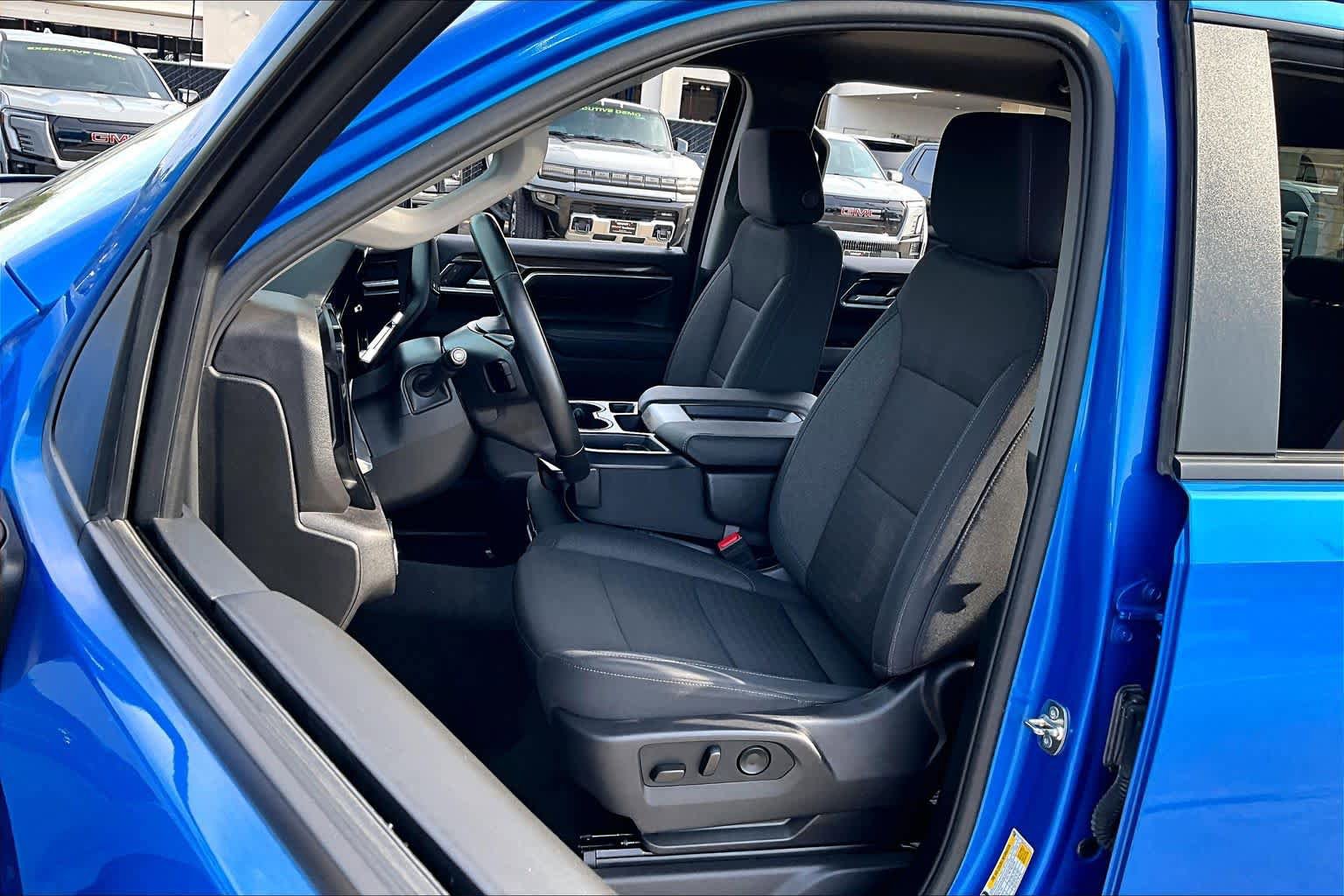 Used 2025 Chevrolet Silverado 1500 LT AWD/4WD image 8