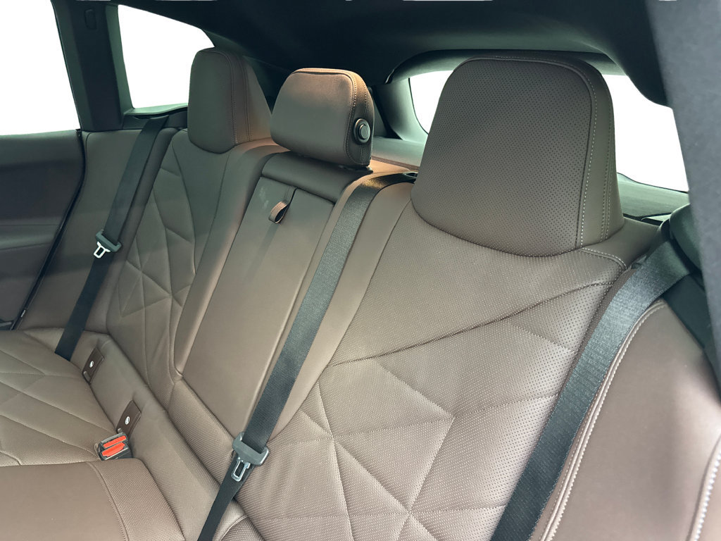 Used 2024 BMW iX xDrive50 w/ Premium Package AWD/4WD image 35