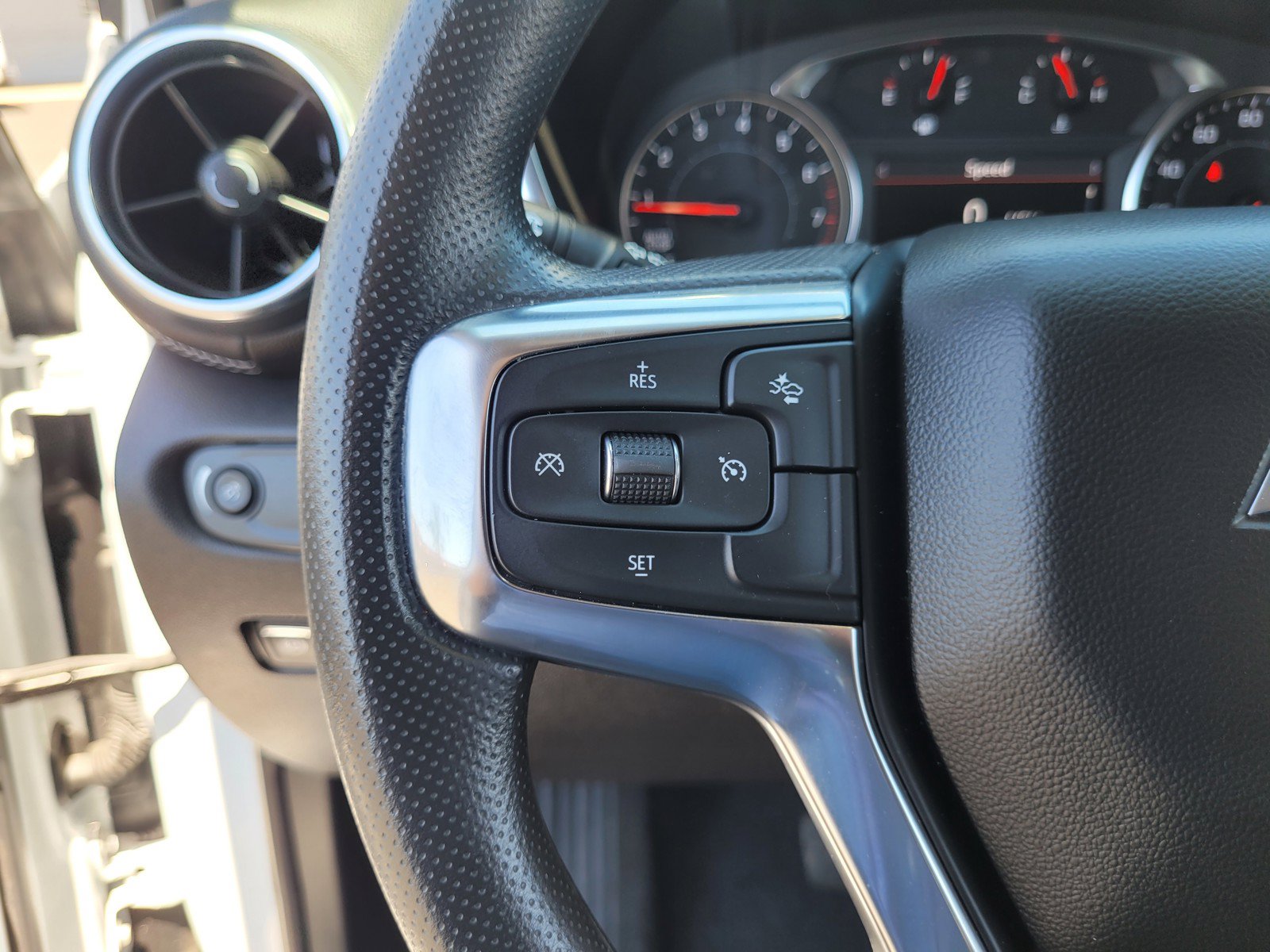 Used 2025 Chevrolet Blazer LT FWD image 21
