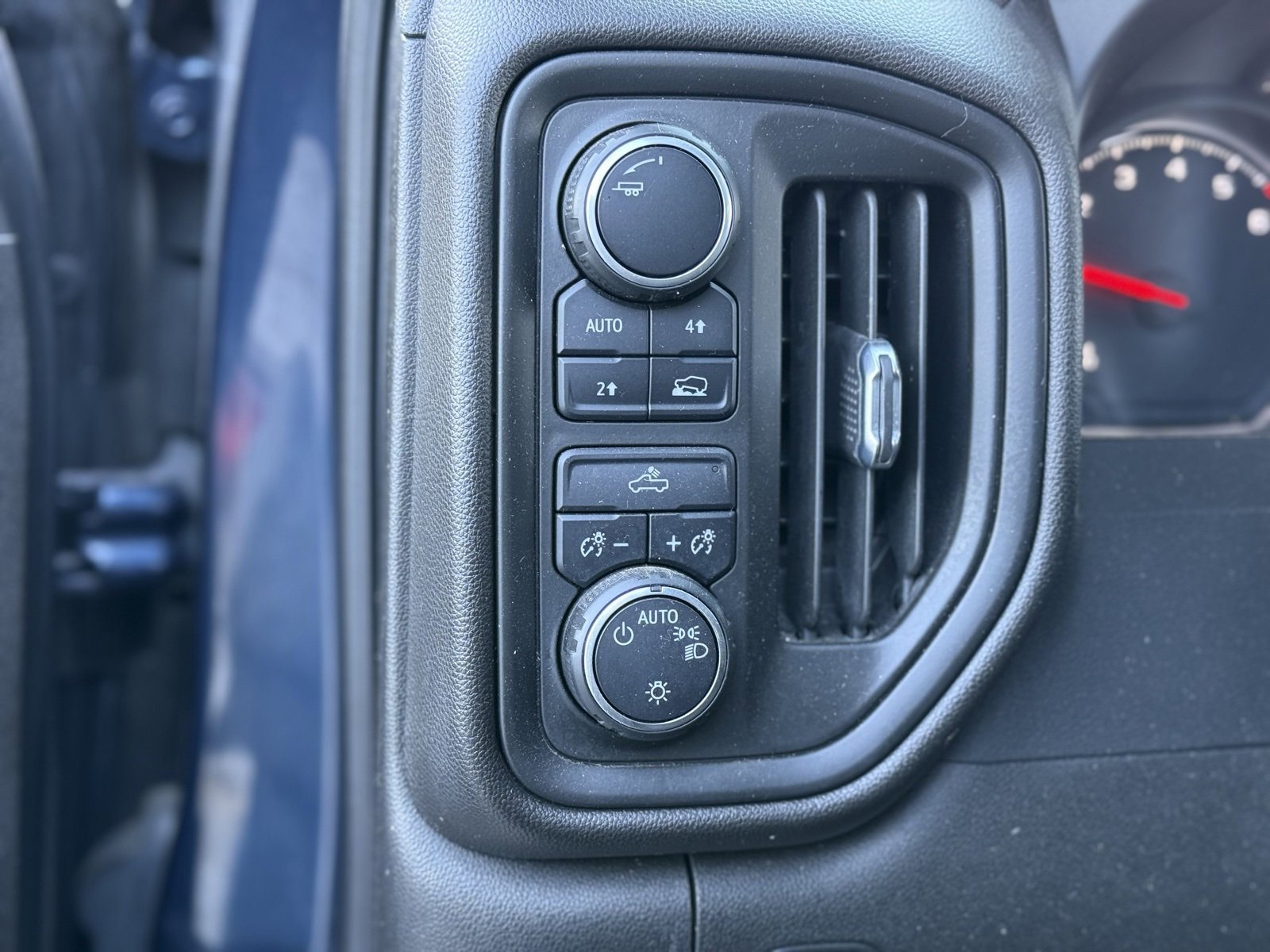 Used 2022 Chevrolet Silverado 1500 Custom image 25