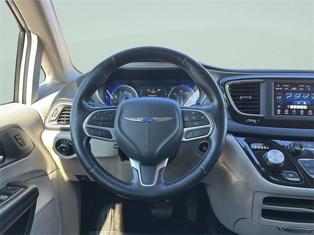Used 2020 Chrysler Pacifica Touring-L image 27
