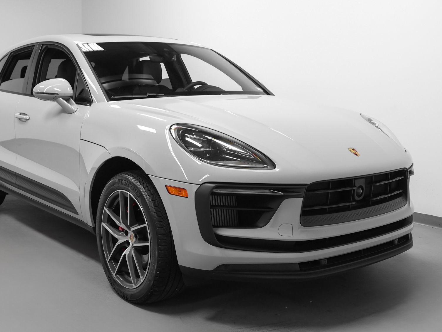 Certified 2024 Porsche Macan S AWD/4WD image 9