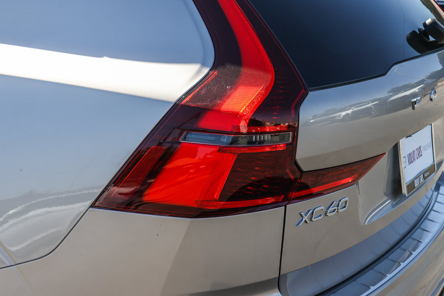 New 2027 Volvo XC60 B5 Plus AWD/4WD image 9