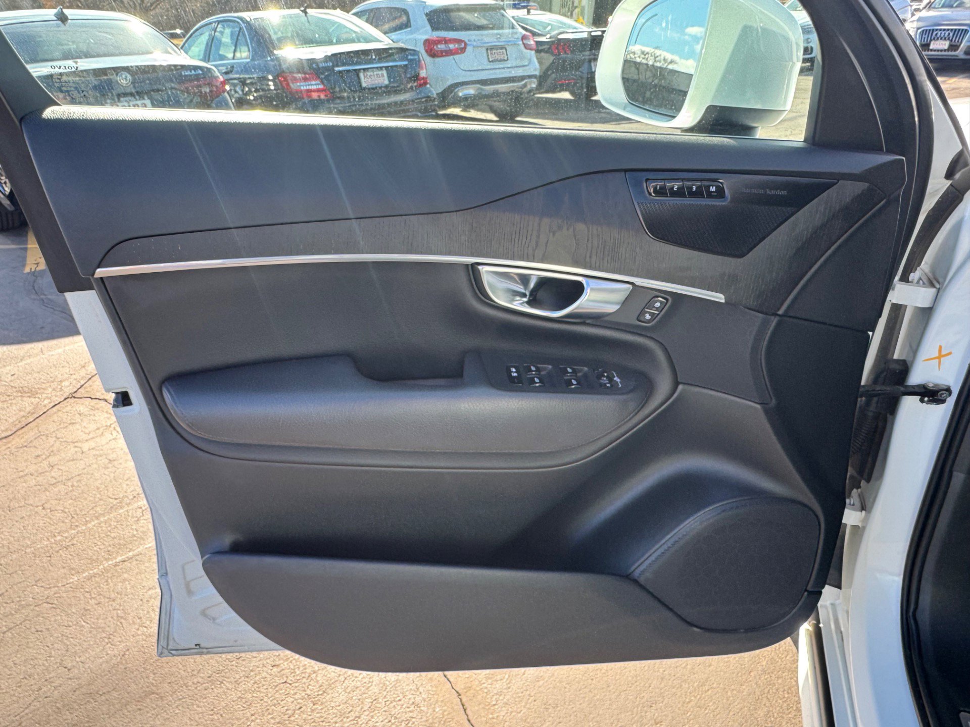 Used 2020 Volvo XC90 T6 Momentum AWD/4WD image 5