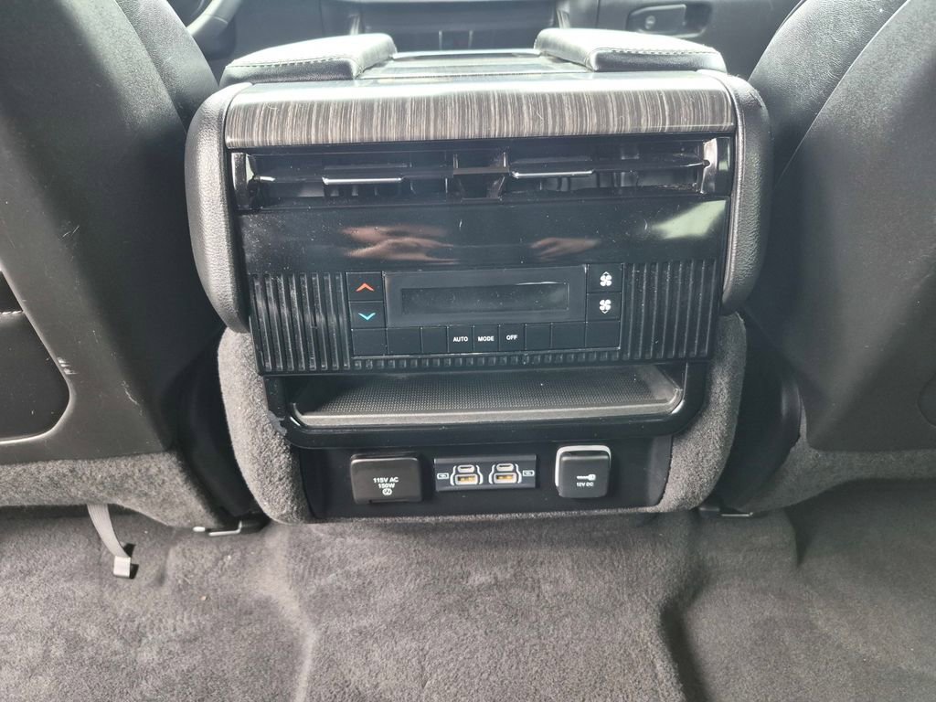 Used 2024 Jeep Wagoneer L Series II image 23