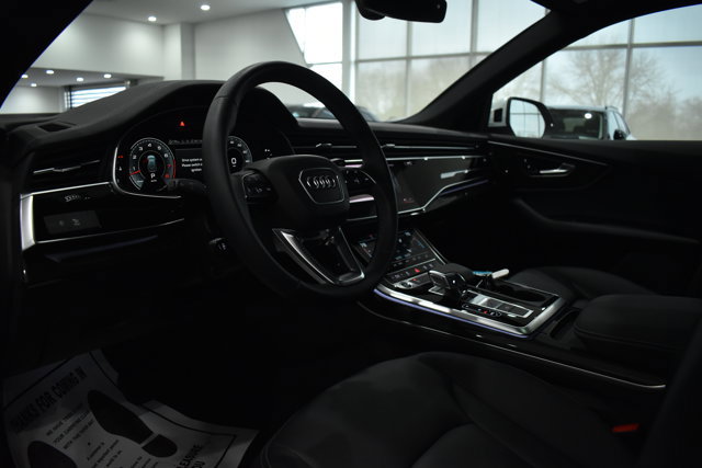 Used 2025 Audi Q8 Premium image 14
