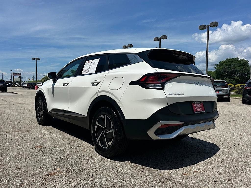 Used 2023 Kia Sportage LX AWD/4WD image 3