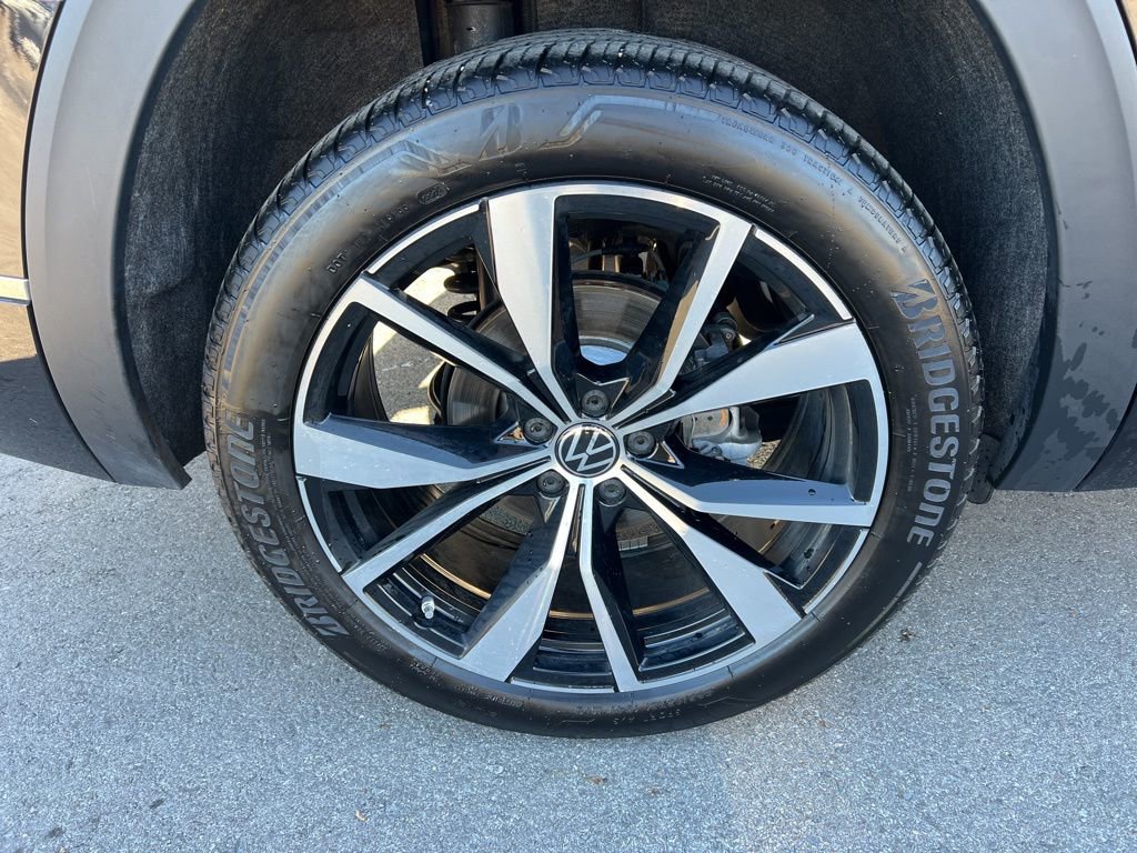 Used 2024 Volkswagen Atlas SEL Premium R-Line image 8