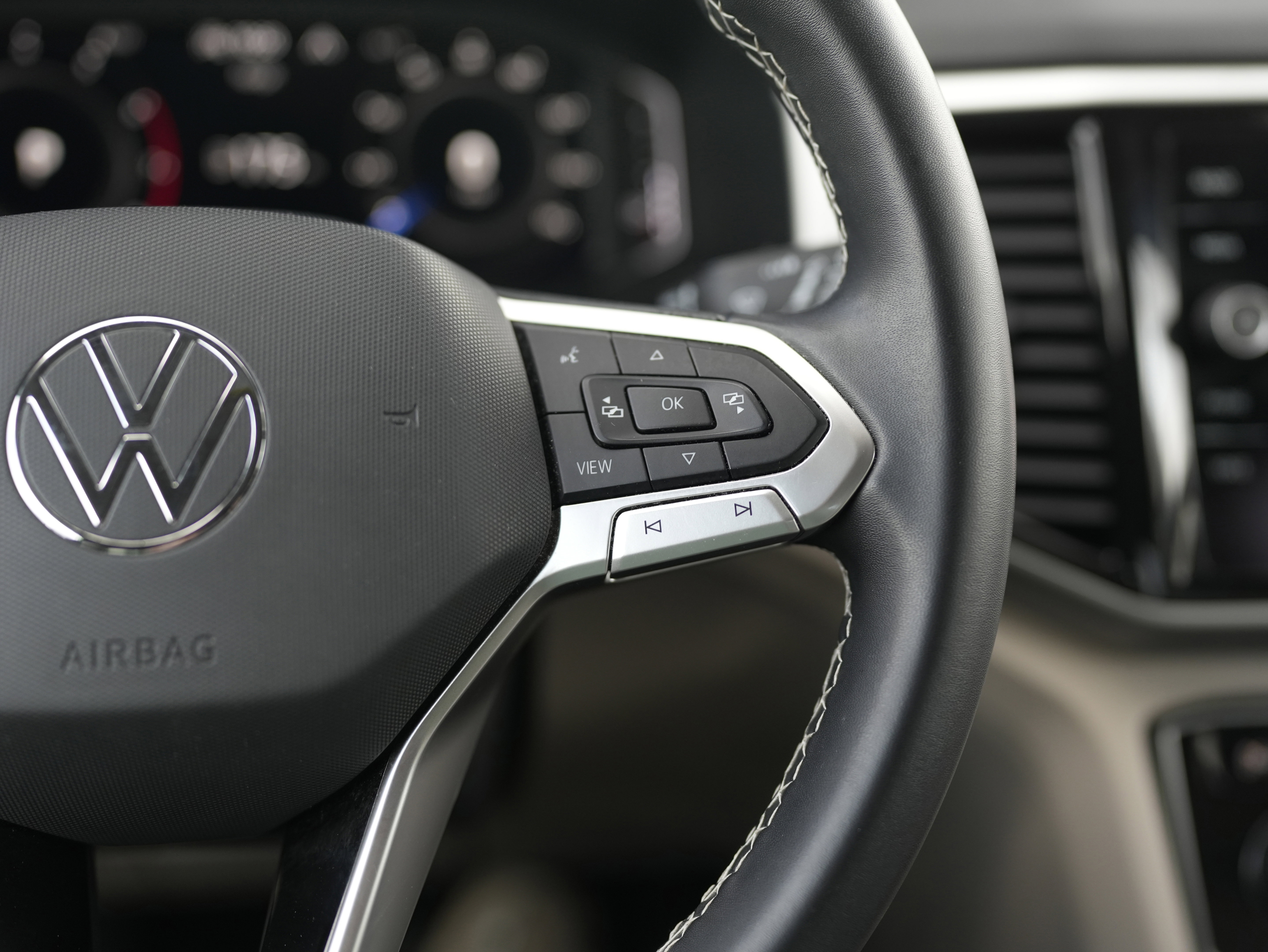 Certified 2022 Volkswagen Atlas SE w/ Black Wheel Package image 21