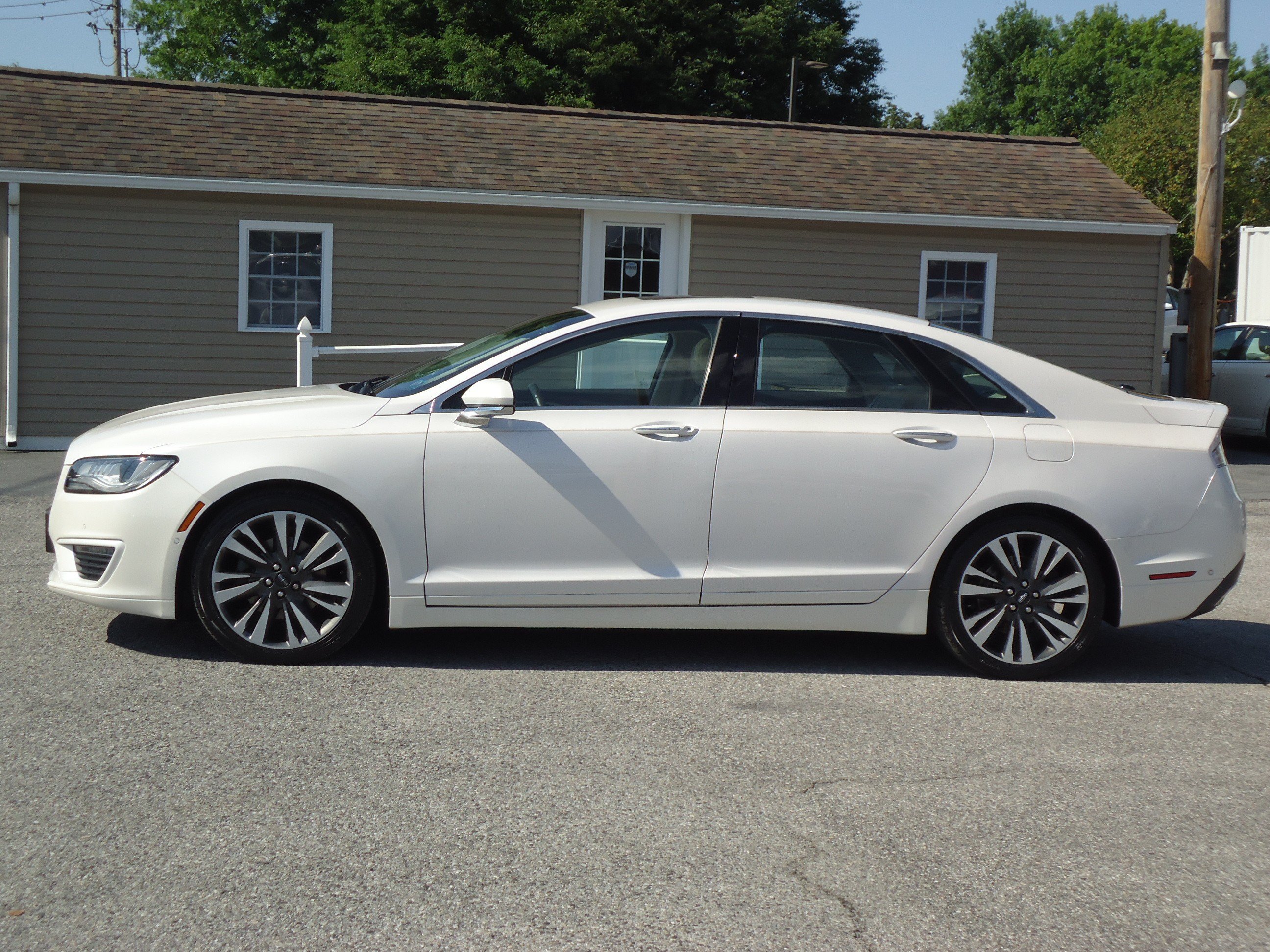 Used 2020 Lincoln MKZ Reserve w/ Monochromatic Package AWD/4WD image 6