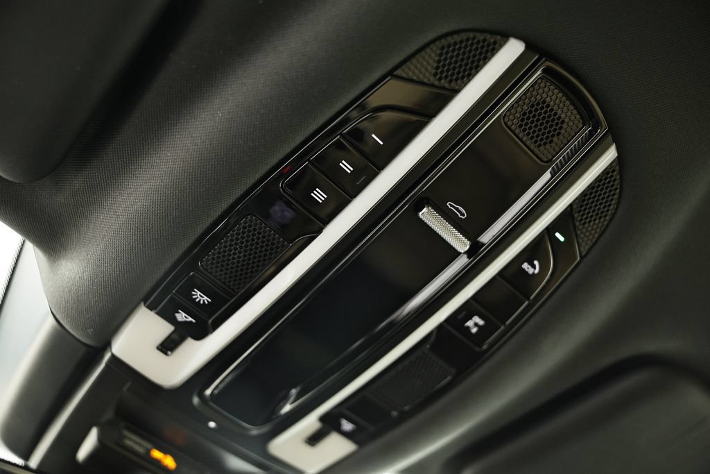Certified 2023 Porsche Cayenne Coupe AWD/4WD image 41