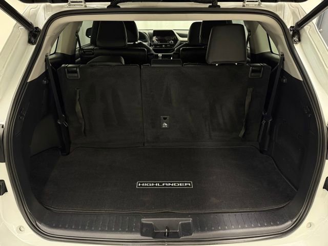 Certified 2023 Toyota Highlander XLE image 6