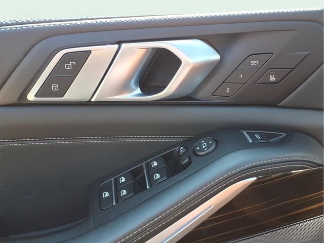 Used 2025 BMW X5 xDrive50e AWD/4WD image 18
