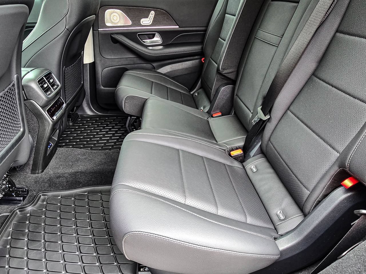 New 2026 Mercedes-Benz GLS 450 4MATIC image 30