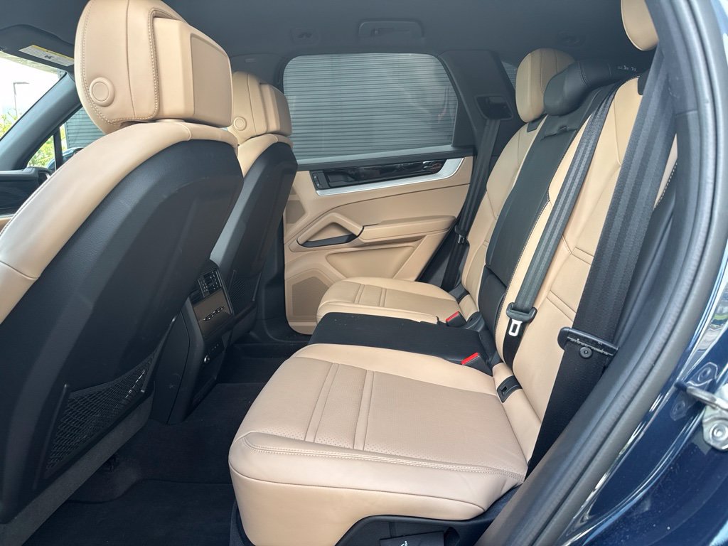 Certified 2024 Porsche Cayenne AWD/4WD image 10