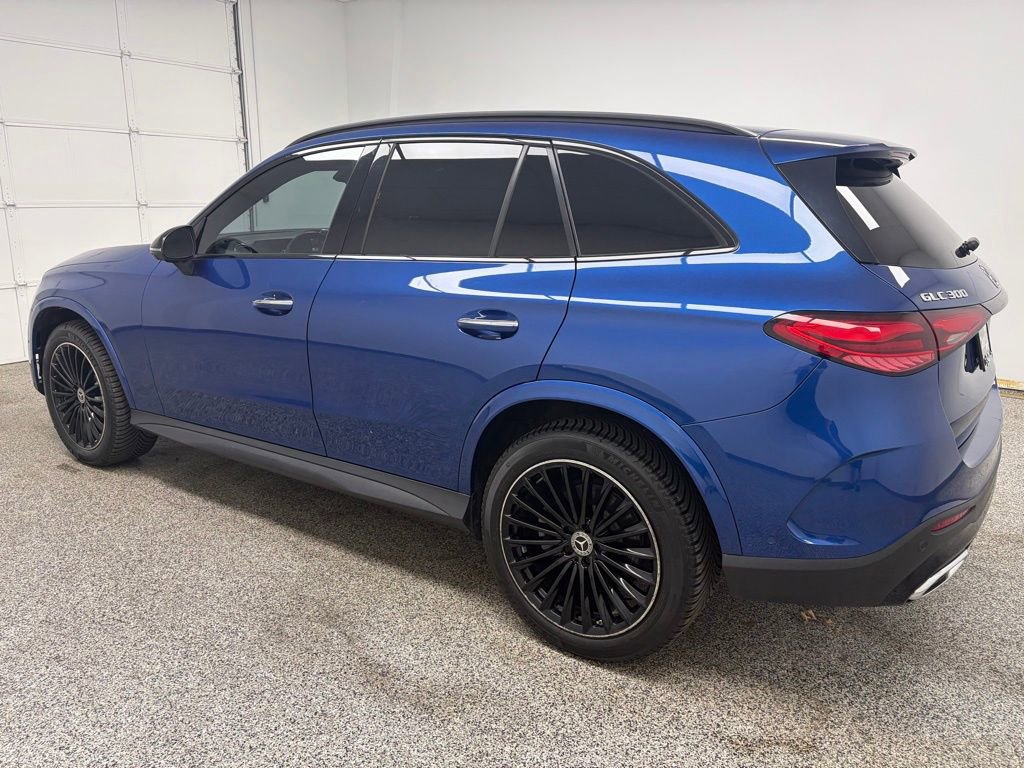 Used 2023 Mercedes-Benz GLC 300 4MATIC w/ AMG Line image 5