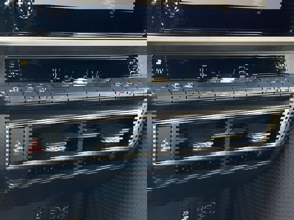 Certified 2025 Toyota Camry SE image 24