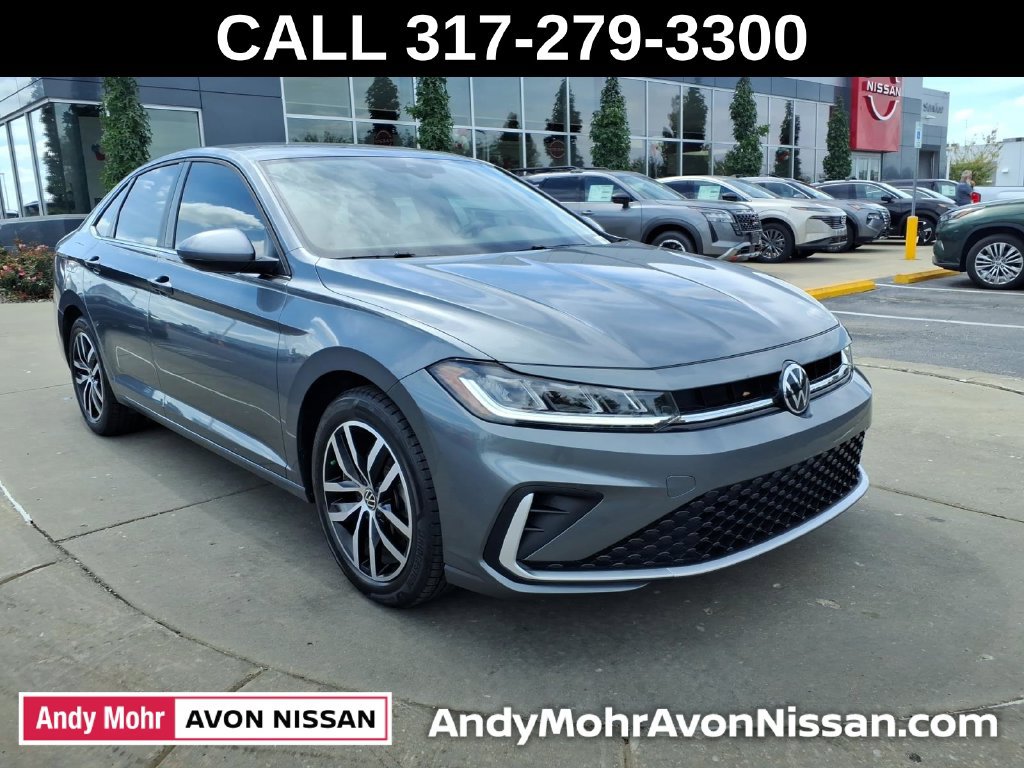 Used 2025 Volkswagen Jetta SE FWD image 2