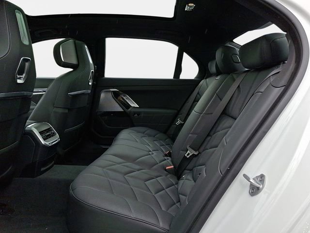 New 2026 BMW 740i xDrive image 9