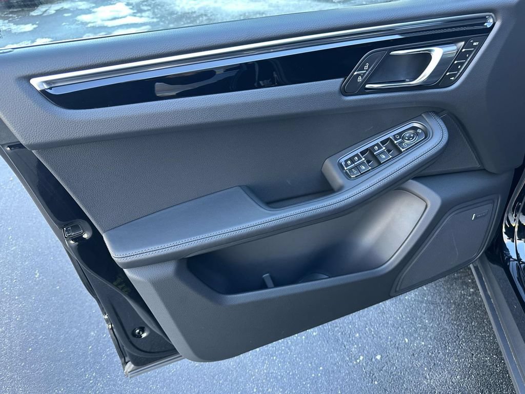 New 2026 Porsche Macan AWD/4WD image 17
