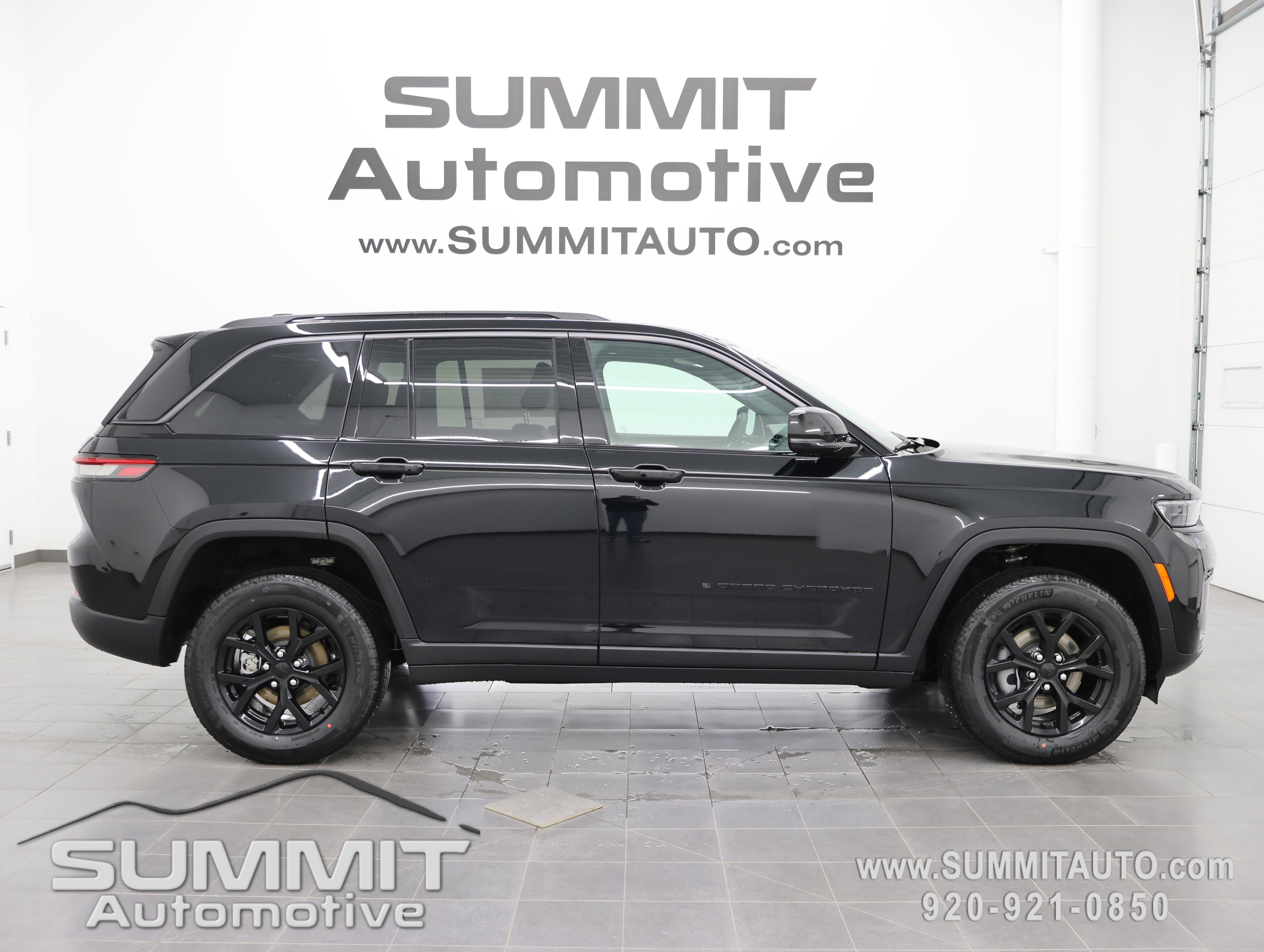New 2026 Jeep Grand Cherokee Altitude AWD/4WD image 1