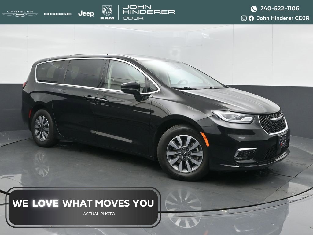 Certified 2024 Chrysler Pacifica Select