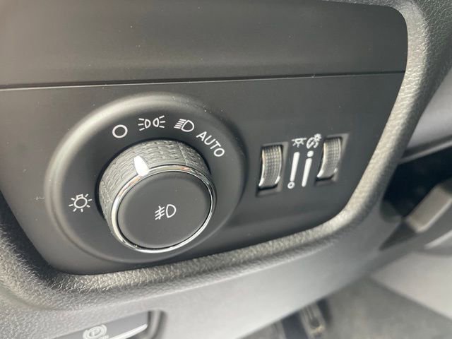 Used 2023 Jeep Grand Cherokee Limited w/ Black Appearance Package image 16