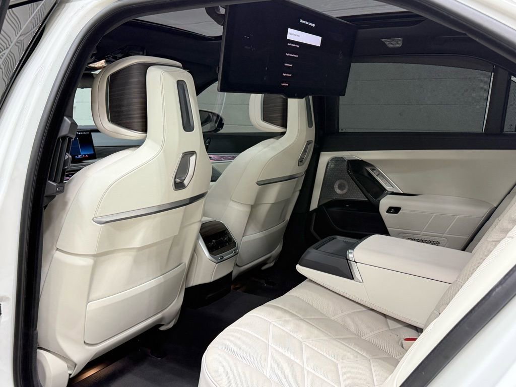 Used 2024 BMW 760i xDrive w/ Premium Package image 64