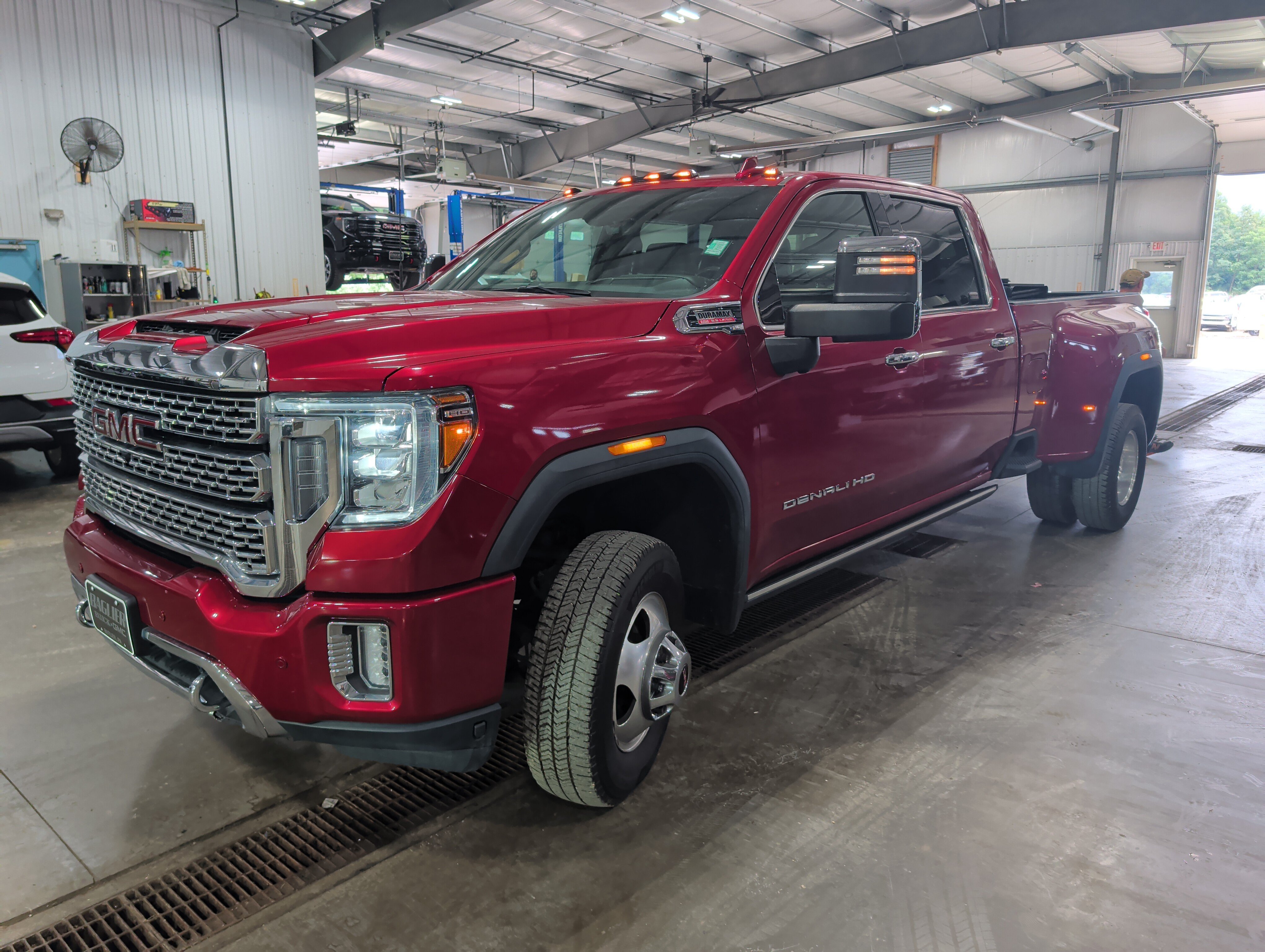 Used 2022 GMC Sierra 3500 Denali w/ Denali Ultimate Package AWD/4WD image 6