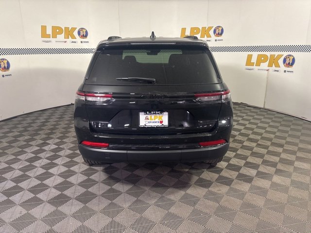 New 2025 Jeep Grand Cherokee Limited w/ Black Appearance Package image 4