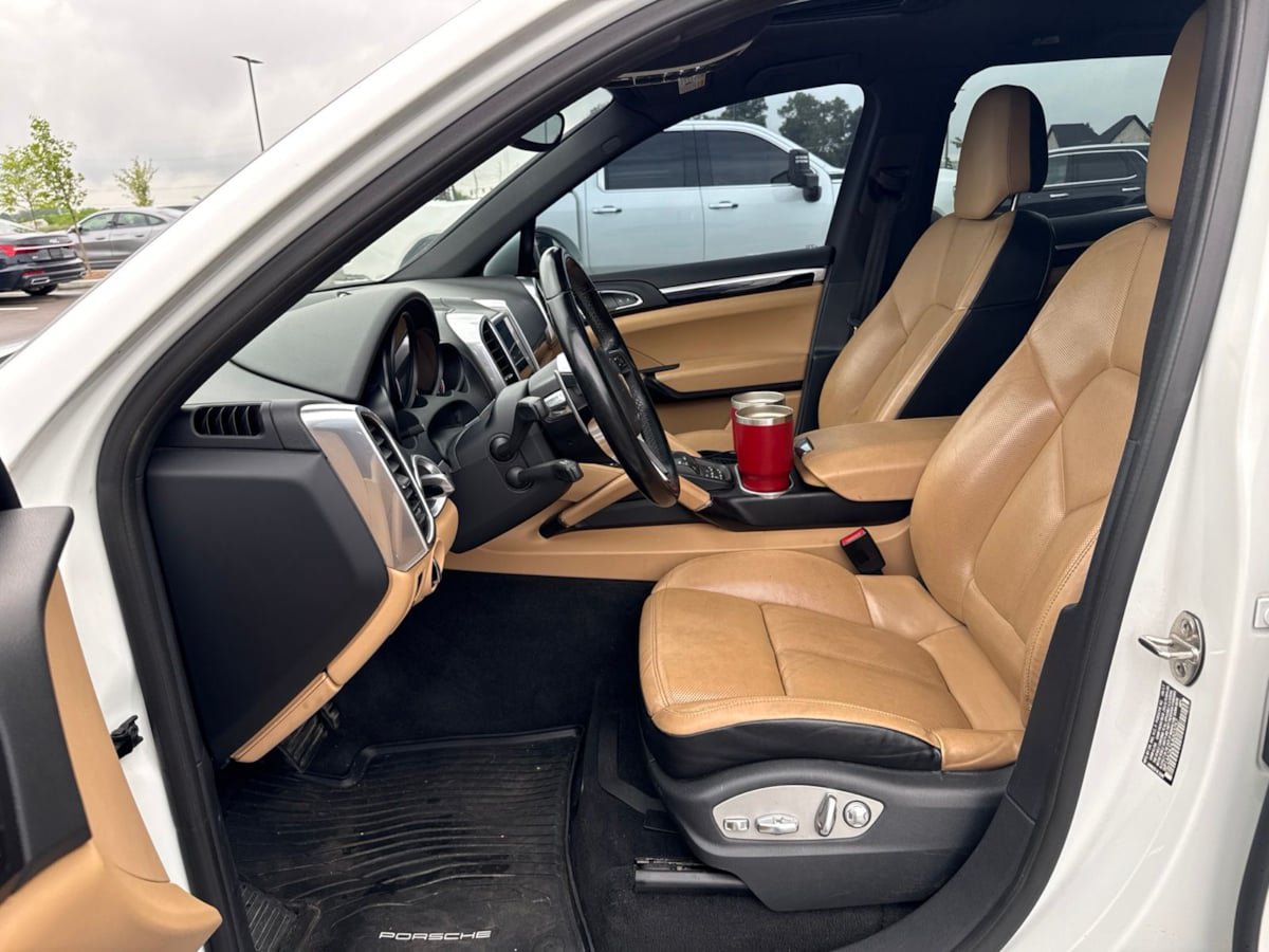 Used 2018 Porsche Cayenne Platinum Edition AWD/4WD image 3