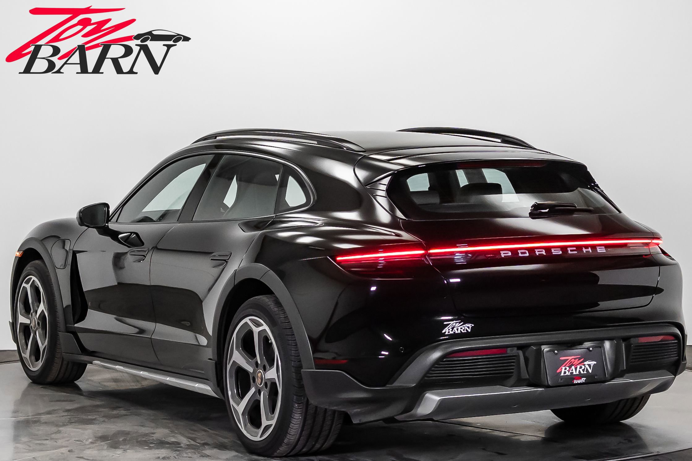 Used 2024 Porsche Taycan 4 Cross Turismo image 3